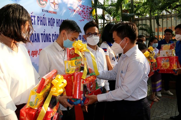 Ho Chi Minh City shares Tet joy with students of Laos, Cambodia